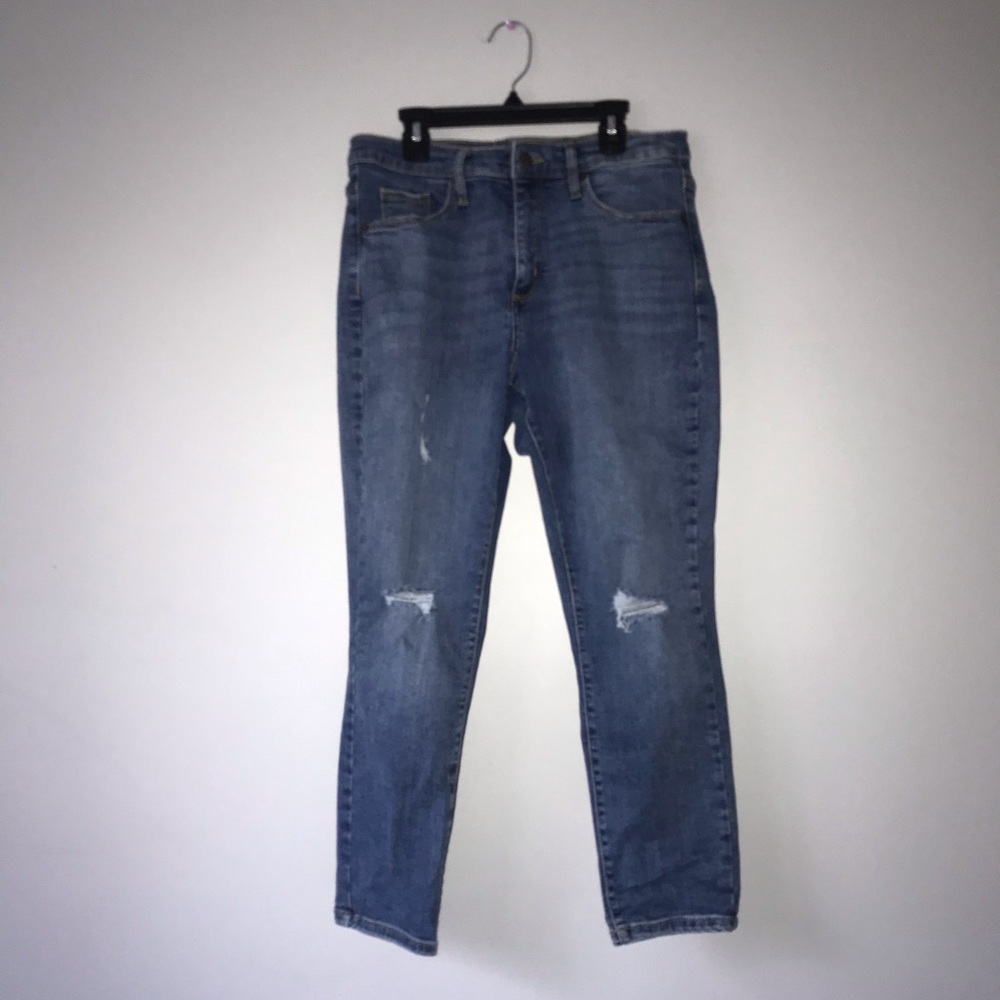 Universal Thread Ripped Jeans size 29 ankle cropped